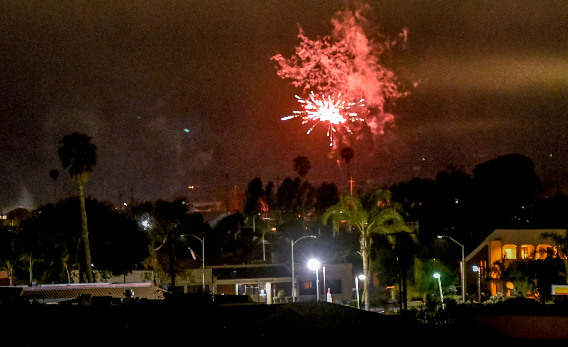 070421 Lompoc fireworks 09.JPG